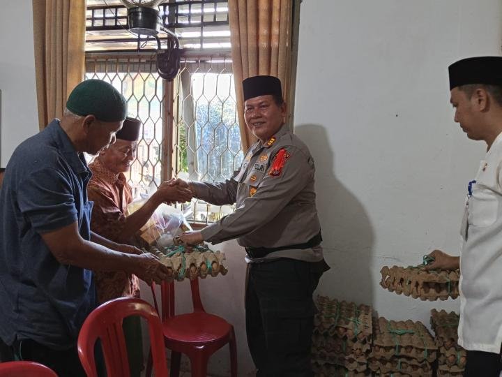 Kapolsek Kampar Sapa Warga Koto Tibun dengan Jumat Barokah dan Ajak Perangi Narkoba