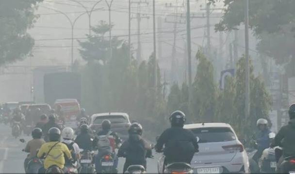 Asap Karhutla Ganggu Udara Pekanbaru, Warga Diminta Batasi Aktivitas Luar Rumah 
