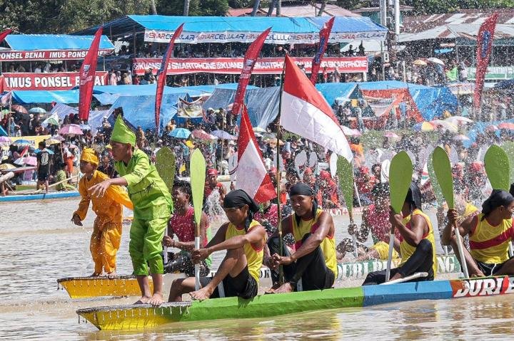 Pacu Jalur Tepian Narosa Teluk Kuantan Layak Jadi Ajang Wisata Nasional
