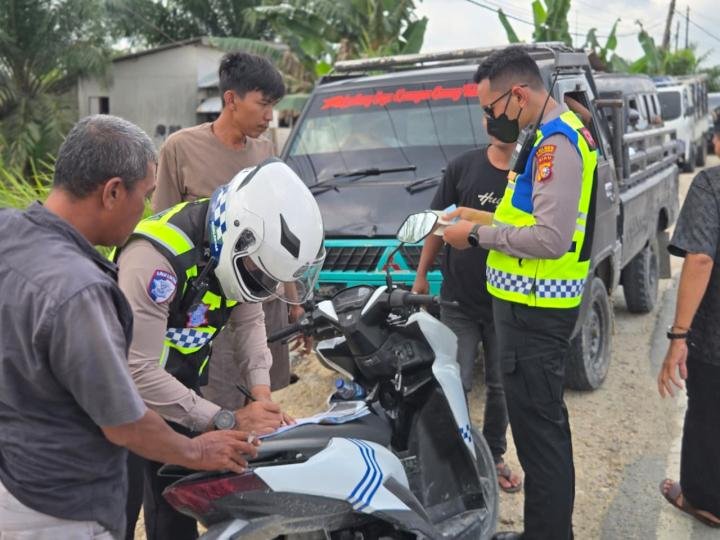 Nekat Terobos Antrean di KM 75 Lintas Timur, 10 Pengendara Ditilang
