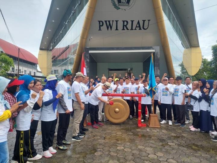 Ditandai Pemukulan Gong, PWI Riau Laksanakan Kick-Off HPN 2025