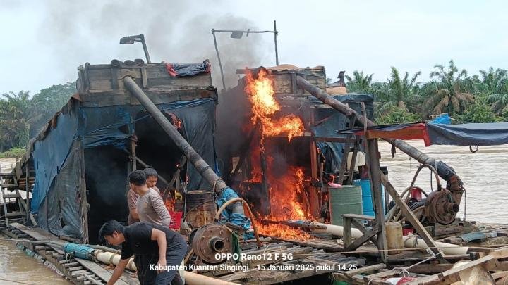 Temukan 18 Rakit PETI, Hanya 5 yang Dibakar