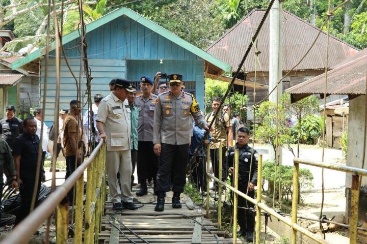Wakapolda Riau Diapresiasi Saat Tinjau Proses Pembangunan Jembatan 83 Meter