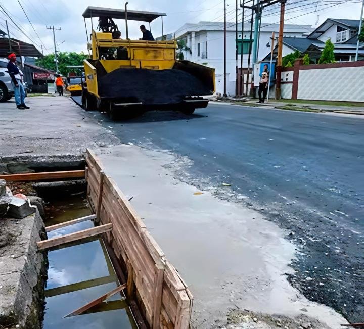 Diaspal Ulang, Pemko Pekanbaru Benahi Drainase Jalan Sekolah