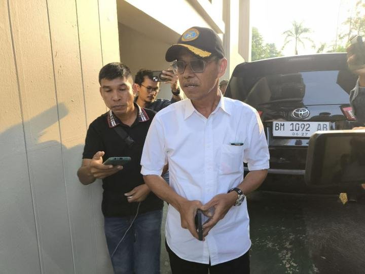 Mantan Bupati Rohil Diperiksa Kejati Riau, Dicecar 20 Pertanyaan Soal Dana PI dari PT PHR