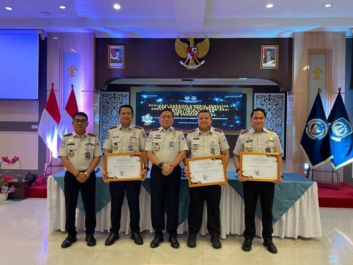 Imigrasi Pekanbaru Terima Penghargaan dari Menteri Imipas, Kualitas Pelayanan Sangat Baik
