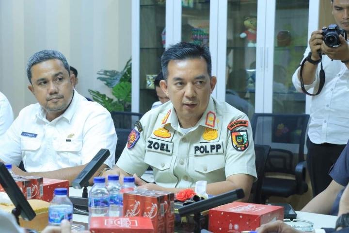 Penertiban Reklame Rampung, Jalan Sudirman Pekanbaru Jadi Jalur Hijau