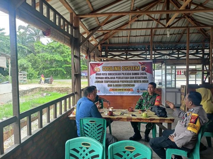 Kapolsek Kampar Kiri Hilir Bersinergi dengan TNI dalam Cooling System 