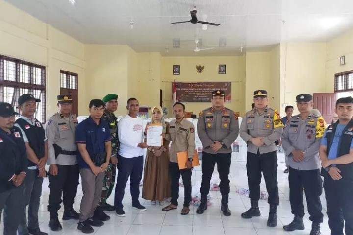 Kapolsek Bangkinang Barat Pantau Langsung Penerimaan Logistik Pilkada di Kecamatan Salo