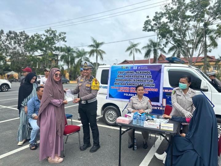 Wujudkan Zero Accident, Sat Lantas Polres Siak Beri Vitamin dan Tes Kesehatan