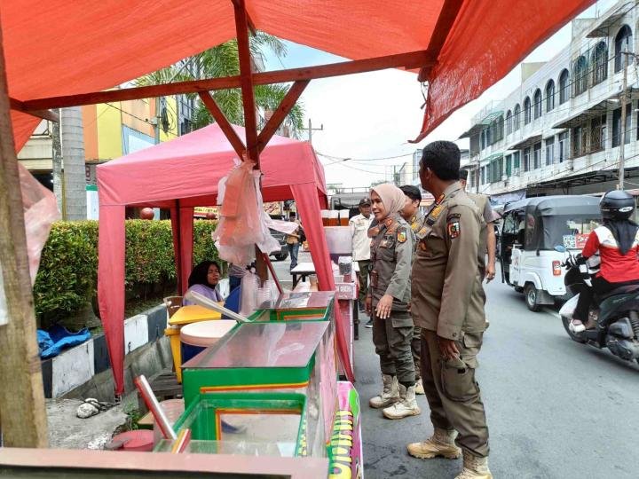 Bikin Macet, Pedagang Takjil Diminta Tak Buka Lapak di Bahu Jalan 
