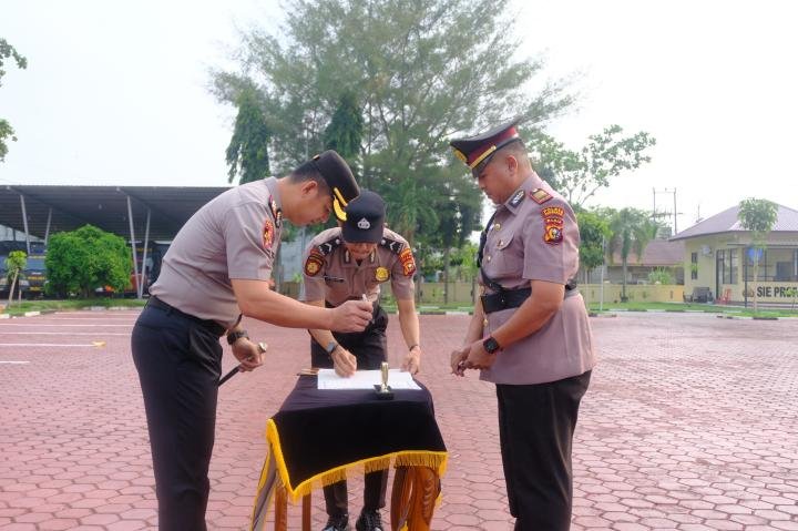 Kapolres Bengkalis Tekankan Tiga Kapolsek Baru Perkuat Pelayanan dan Deteksi Dini