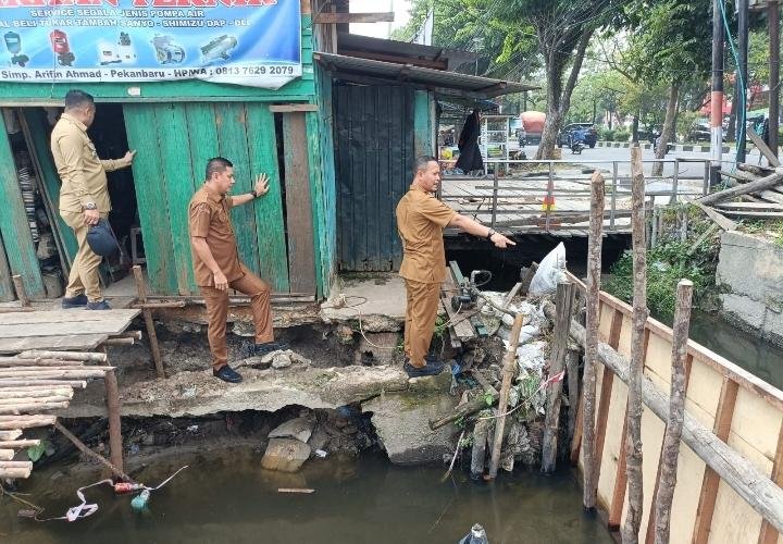 Kurangi Dampak Banjir di Arifin Ahmad, Pemko Pekanbaru Perbesar Drainase Jalan Paus 