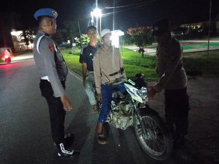 Antisipasi Kejahatan Jalanan, Polsek Keritang Giatkan Patroli Sambang di Malam Hari