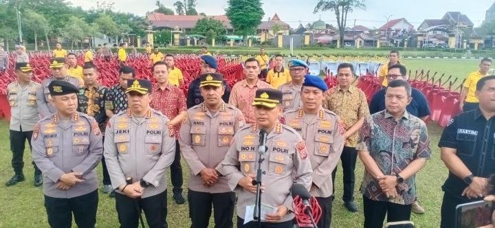 Polda Riau Kirim 3.459 Angkong-Cangkul ke Aceh dan Sumbar, Pencarian Korban serta Pembersihan 