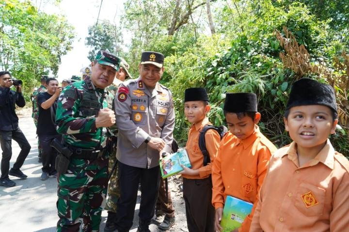 Sinergi TNI, Polri dan Masyarakat Sukseskan TMMD ke-127 di Kuansing