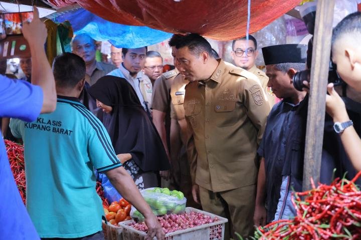 Wawako Pekanbaru Turun ke Pasar,  Pastikan Pasokan dan Harga Pangan Terkendali Jelang Idulfitri 