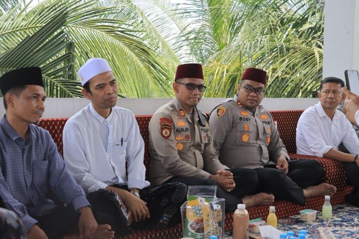 Perkuat Sinergi Polri dan Ulama, Kapolres Kampar Silaturahmi ke Kediaman UAS