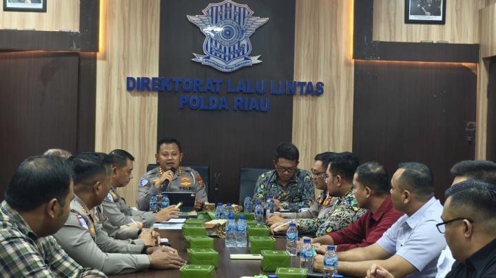 Rapat LLAJ Pengamanan Libur Panjang Isra Miraj dan Imlek 2025, Catat Poin Utama Dirlantas Polda Riau