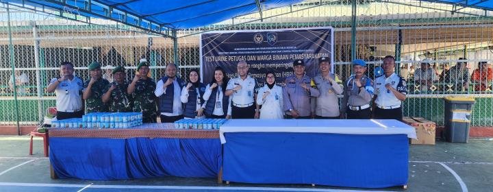 Diawasi TNI-Polri dan BNN, Lapas Kelas IIA Pekanbaru Tes Urine Petugas hingga WBP