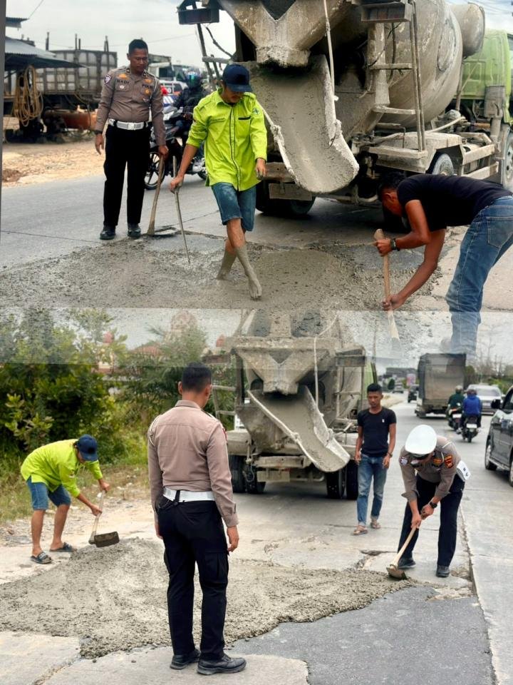 Jelang Nataru, Polres Pelalawan Perbaiki Jalan Rusak di Lintas Timur 