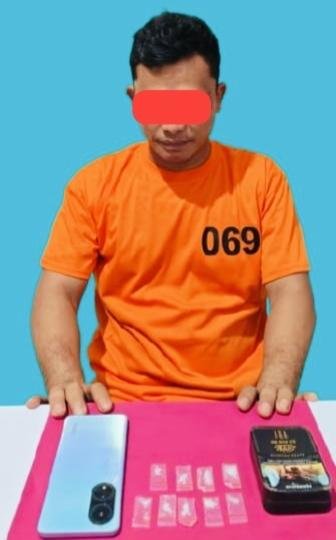 Lagi Asyik Makan di Warung, Terduga Pengedar Sabu Ditangkap Polres Pelalawan