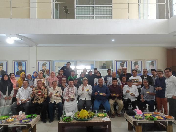 PWI Riau Syukuran dan Potong Tumpeng Warnai HPN 2024, Raja Isyam: Refleksi Diri Insan Pers