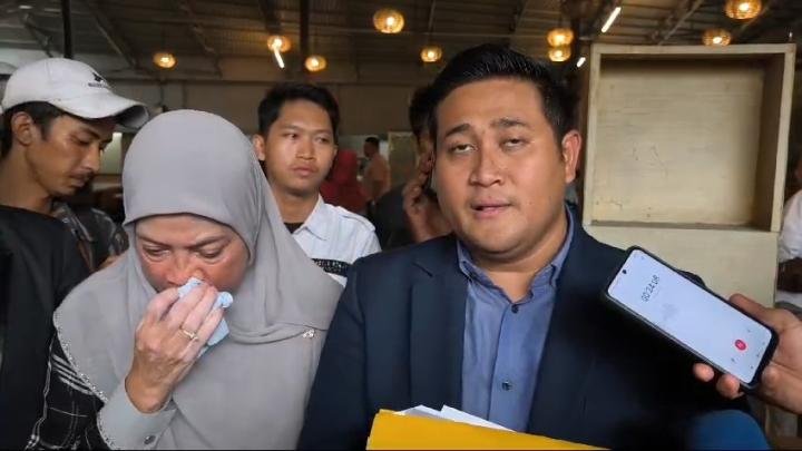 Diduga Dikriminalisasi, Ibu Korban Penganiayaan oleh Oknum Selebgram Menangis Minta Keadilan