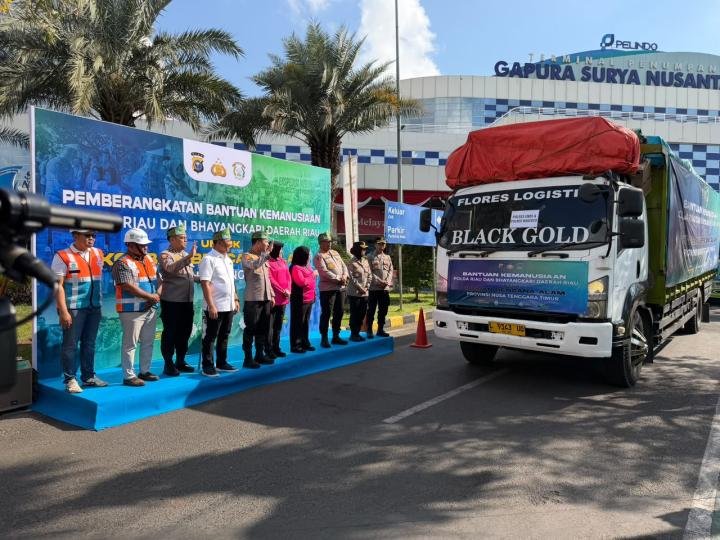 Polda Riau Kirim 60 Ton Bantuan Kemanusian untuk Warga Terdampak Bencana di NTT