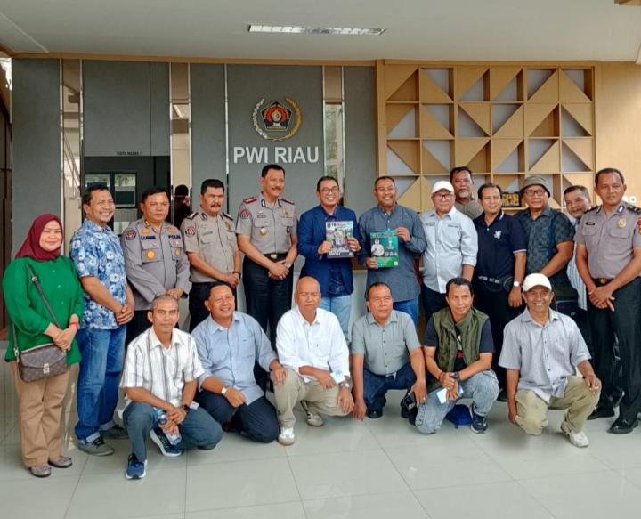 Sosialisasikan Call Center 24 Jam ke PWI, Kombes Pandra: Polda Riau Depankan Pelayanan Humanis 