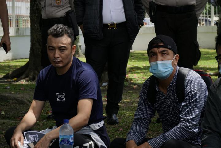 Cari Perhatian Jokowi dan Syamsuar, Imigran Jahit Mulut