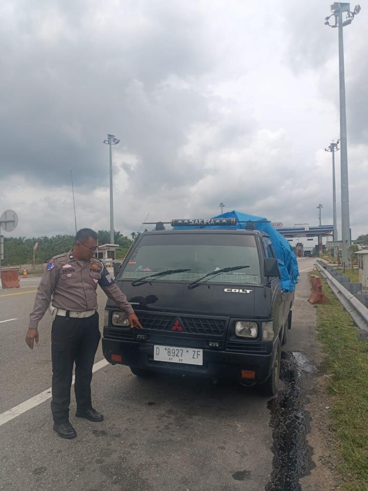 Mobil Pick Up Bermuatan Durian Ditilang Usai Lawan Arus di Tol Permai, Begini Alasan Sopirnya