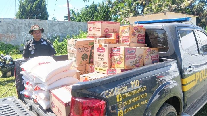 Logistik Datang, Polda Riau Langsung Salurkan Bantuan untuk Bantu Korban Bencana di Agam