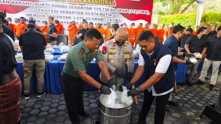 Polda Riau Musnahkan Narkoba Senilai Rp133 M dari 35 Tersangka: Selamatkan 709 Ribu Jiwa Warga