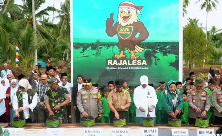 Gubri Abdul Wahid Bersama Kapolda dan Bupati Tanam Mangrove-Luncurkan Pesantren Ekologi