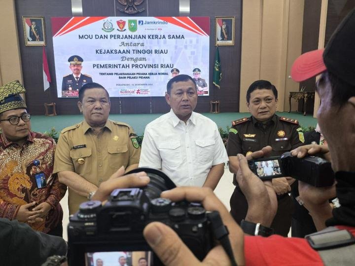 Jaksa dan Pemprov Riau Teken MoU Pidana Kerja Sosial, Siap Terapkan KUHP Nasional