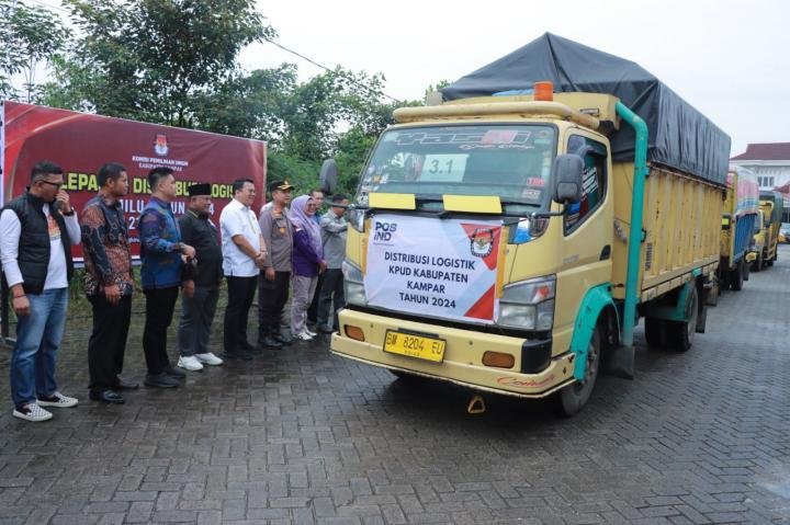 Kapolres Kampar Hadiri Pelepasan Logistik Pemilu Dapil 5 dan 6