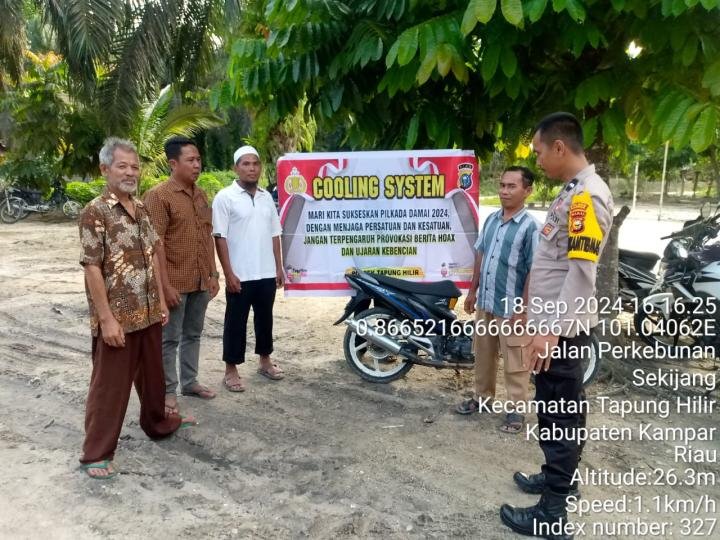 Tak Pandang Tempat, Bhabinkamtibmas Polsek Tapung Hilir Ajak Warga Cegah Politik Uang