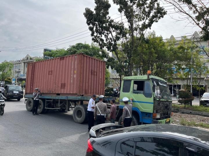 Nekat Masuk Kota, 43 Truk ODOL Ditilang dan Dipaksa Putar Arah