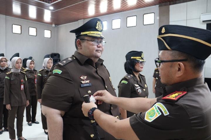 Lantik Kasi Pidum dan Kasi Pidsus, Kajari Rohul: Jaga Integritas dan Profesionalisme