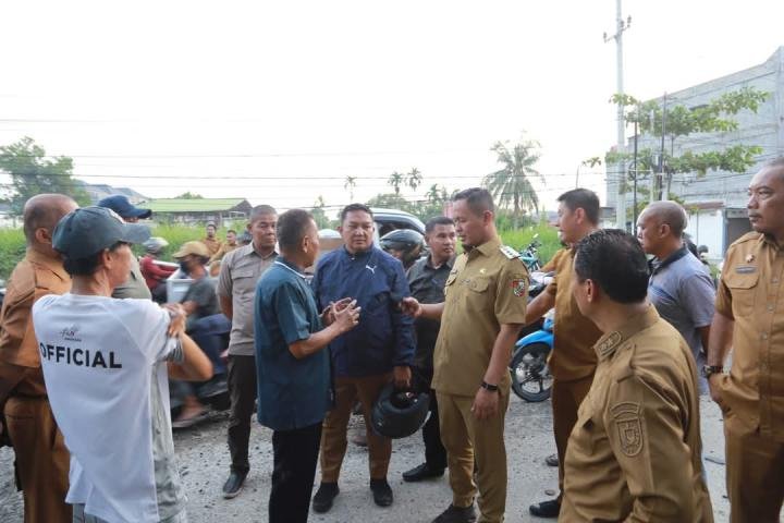 Tinjau Jalan Darma Bakti, Wako Pekanbaru Minta Perbaikan Dipercepat 