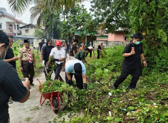 Ribuan Anak Muda Pekanbaru Bergerak Bersihkan Lingkungan di 15 Kecamatan 