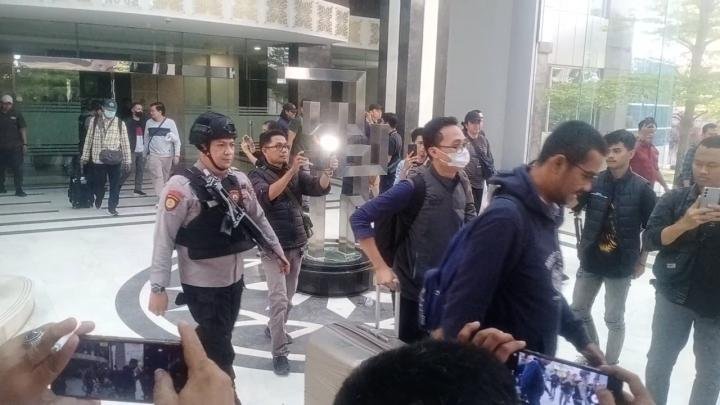 Tim KPK Bawa Pulang Tiga Koper dan Satu Tas dari Kantor PUPR Riau