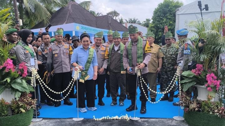 Kapolri Bersama Titiek Soeharto dan Menhut Resmikan Jembatan Merah Putih Presisi di Riau