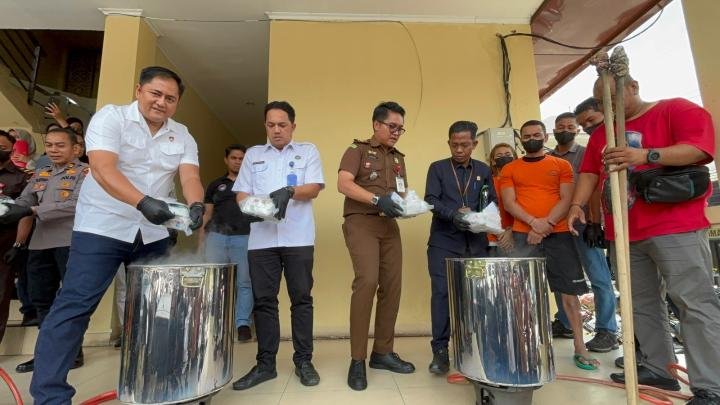 Disita dari Pasutri, 19 Kilo Sabu Direbus dengan Air Mendidih