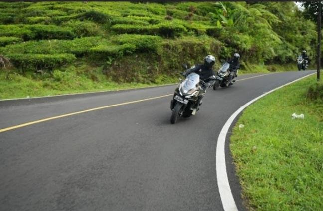 Jelang HBD 2025, Honda ADV160 Tangguh Jelajahi Keindahan Alam Jawa Barat