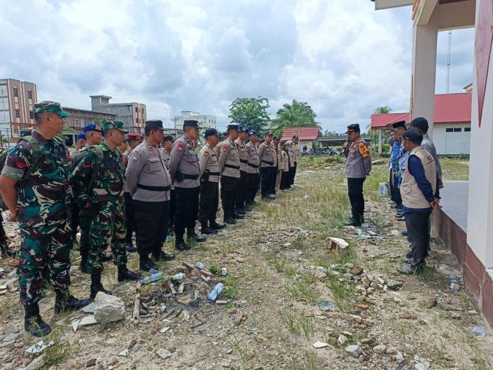 Kapolsek Keritang Cek Perlengkapan Personel Pam TPS Pilkada 2024, Ini Penekanan Poin Pentingnya