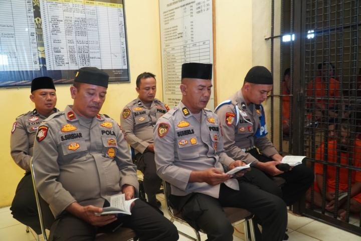 Tumbuhkan Iman dan Kesadaran, Polres Rohul Gelar Binrohtal untuk Tahanan