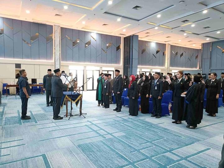 Pemko Pekanbaru Lantik 42 Pejabat, Tiga Posisi Eselon II Berganti Wajah 