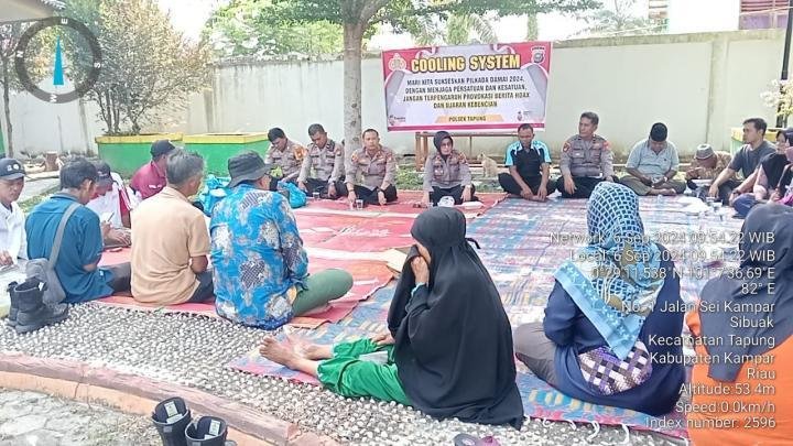 Waspada Berita Hoax, Kapolsek Tapung Sosialisasi Pilkada Damai di Lingkaran Pasar Desa Sibuak